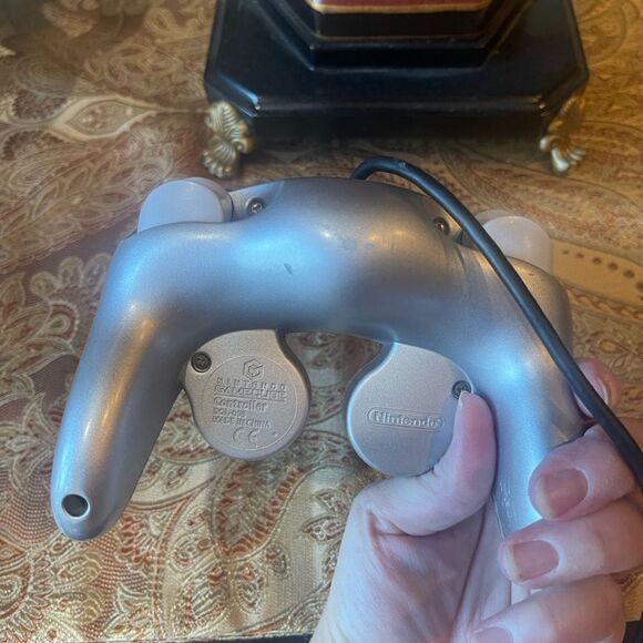 Nintendo GameCube Platinum Controller! - Picture 3 of 5